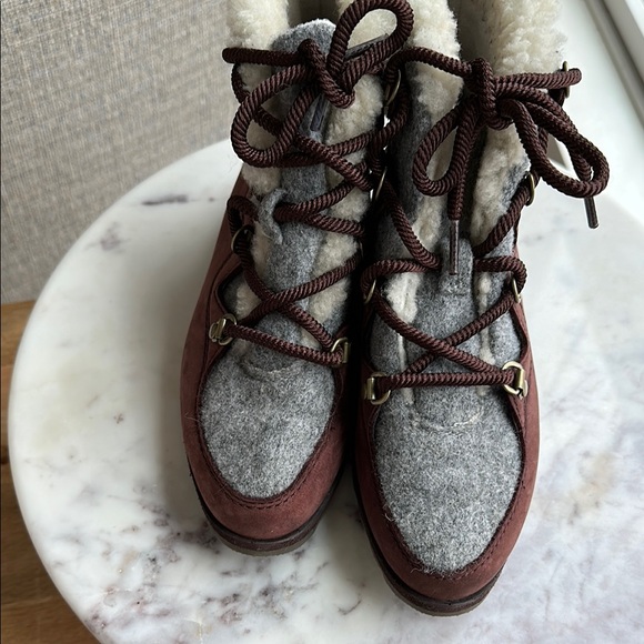 SOREL ANKLE BOOTS SZ 5 Excellent condition - Picture 7 of 9
